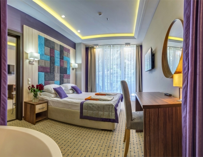 Люкс 2-местный 2-комнатный с ванной в спальне - Гостиничный комплекс «Новый Свет» Судак