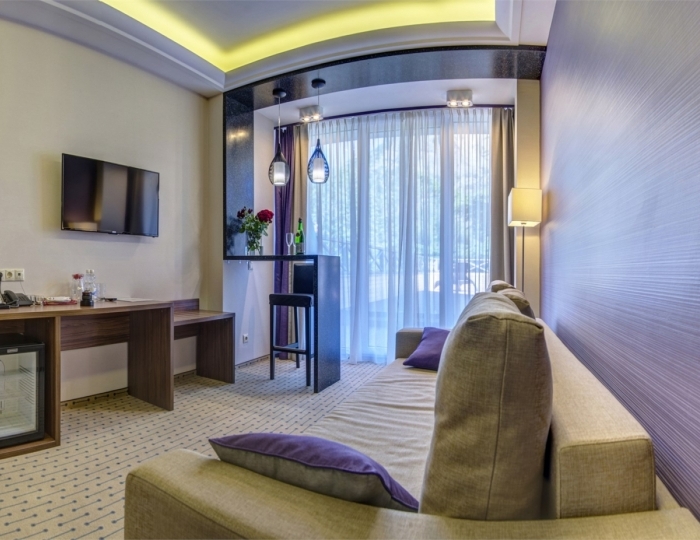 Люкс 2-местный 2-комнатный с ванной в спальне - Гостиничный комплекс «Новый Свет» Судак